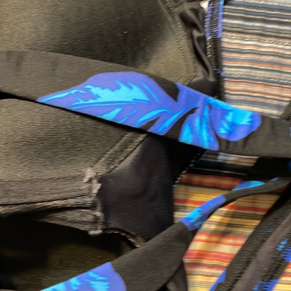 Lands End blue and black floral print swim top - Picture 5 of 6